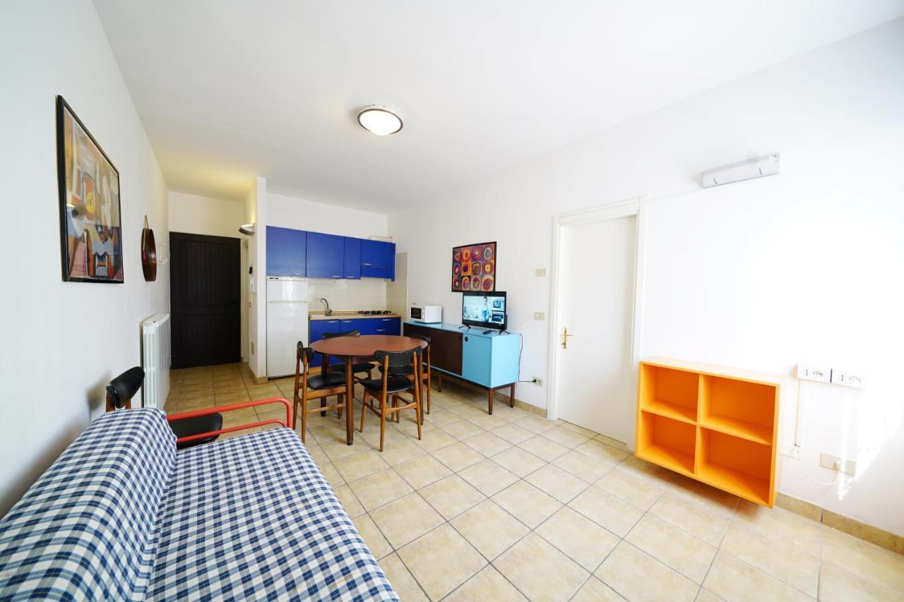 Residenza Holiday Llido Degli Estensi Exterior foto